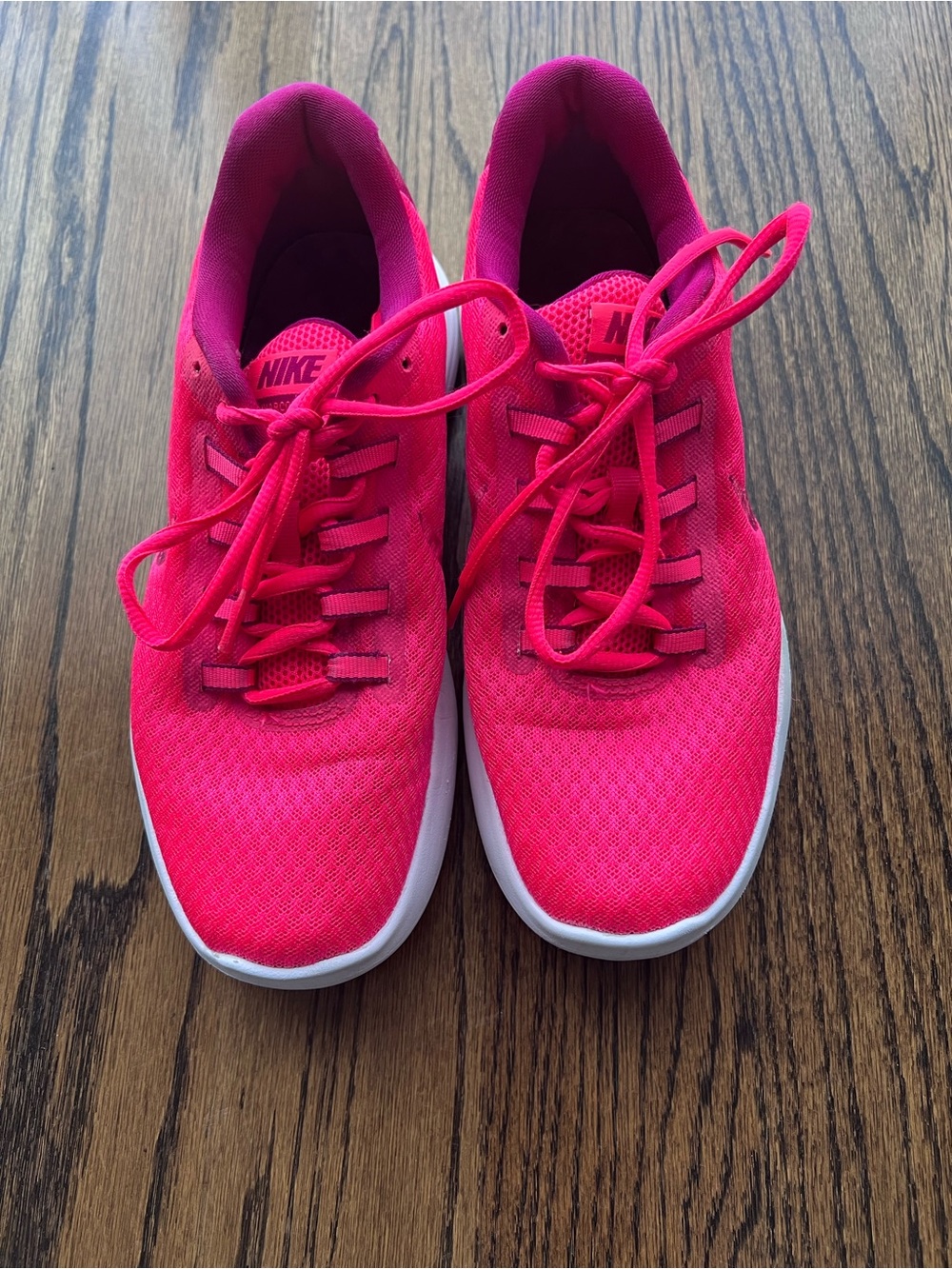 Nike Women's Hot Pink Athletic Running Shoes with White Sole - Picture 4 of 8